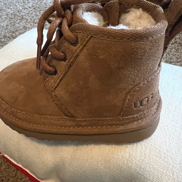 UGG Brown Boots with Soft Suede Material and Ankle Height - Picture 2 of 9